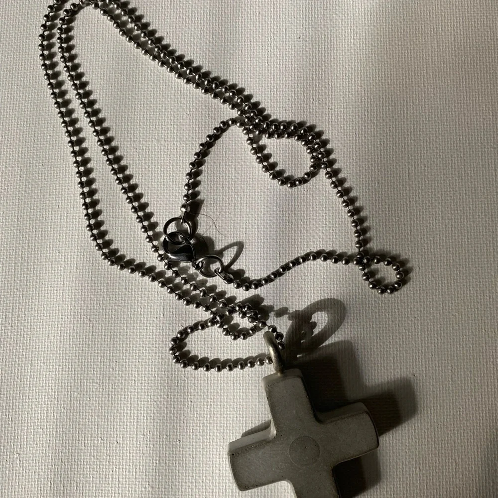 New Art Handcrafted concrete and stainless steel cross necklace. Minimalist - Picture 3 of 5